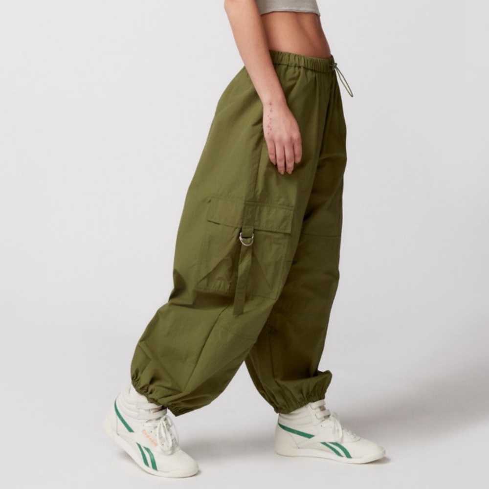 urban outfitters jana nylon balloon cargo pant - Picture 4 of 9
